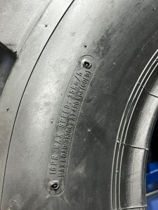 Шины 12.5/80-18 16PR (320/80-18) для экскаваторов погрузчиков