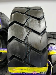 Шины на вилочный погрузчик 28x9-15 14PR( 8.15-15  225/75-15)